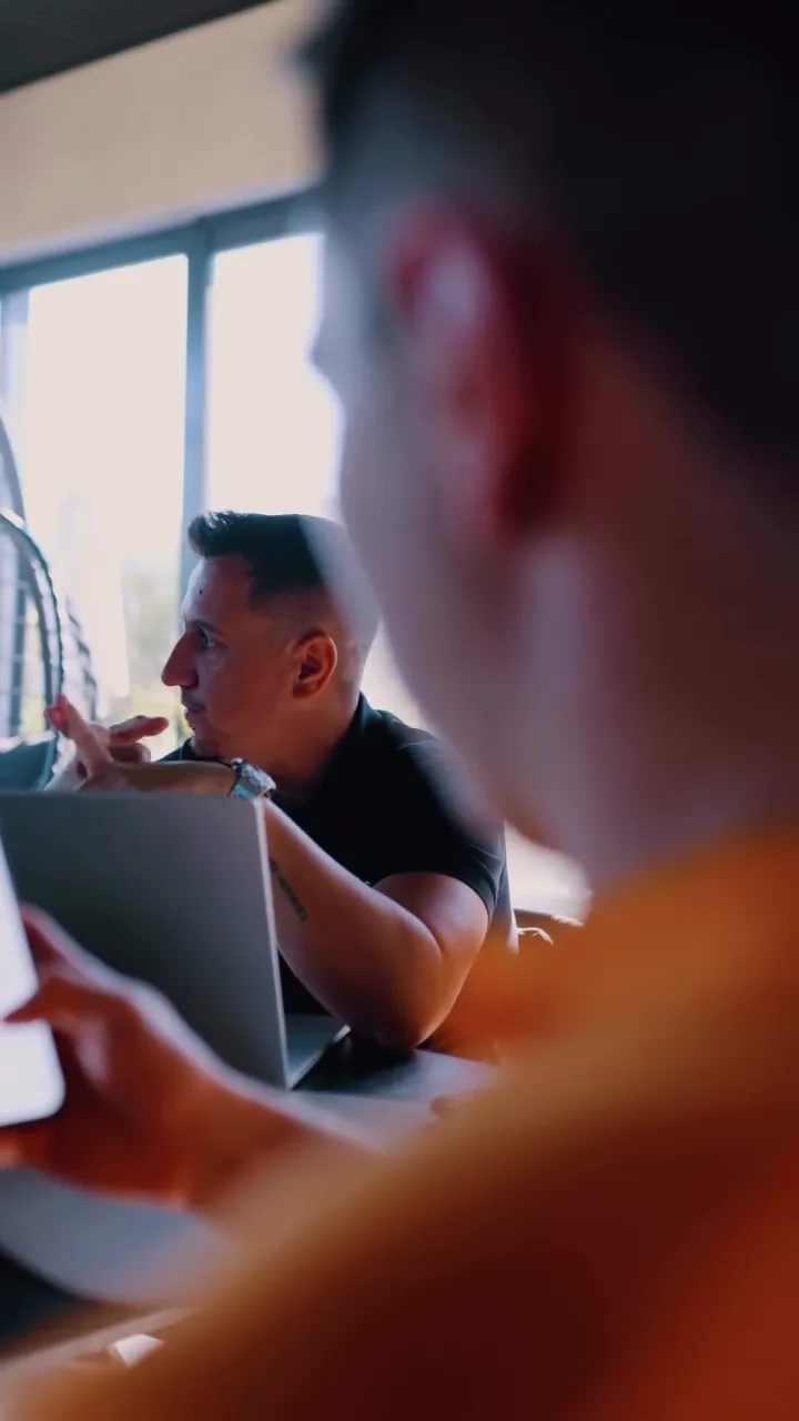 Previzualizare video echipa BlueAds
